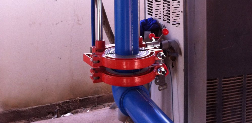 Equipamento de termofusão em tubulação azul